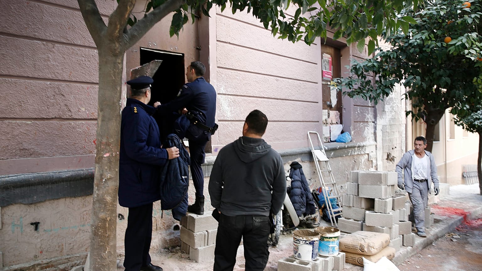 Μετά την νύχτα επεισοδίων στην κατάληψη της οδού Ματρόζου 45 στο Κουκάκι