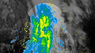Storm Brendan lashes Ireland with 130kmph winds