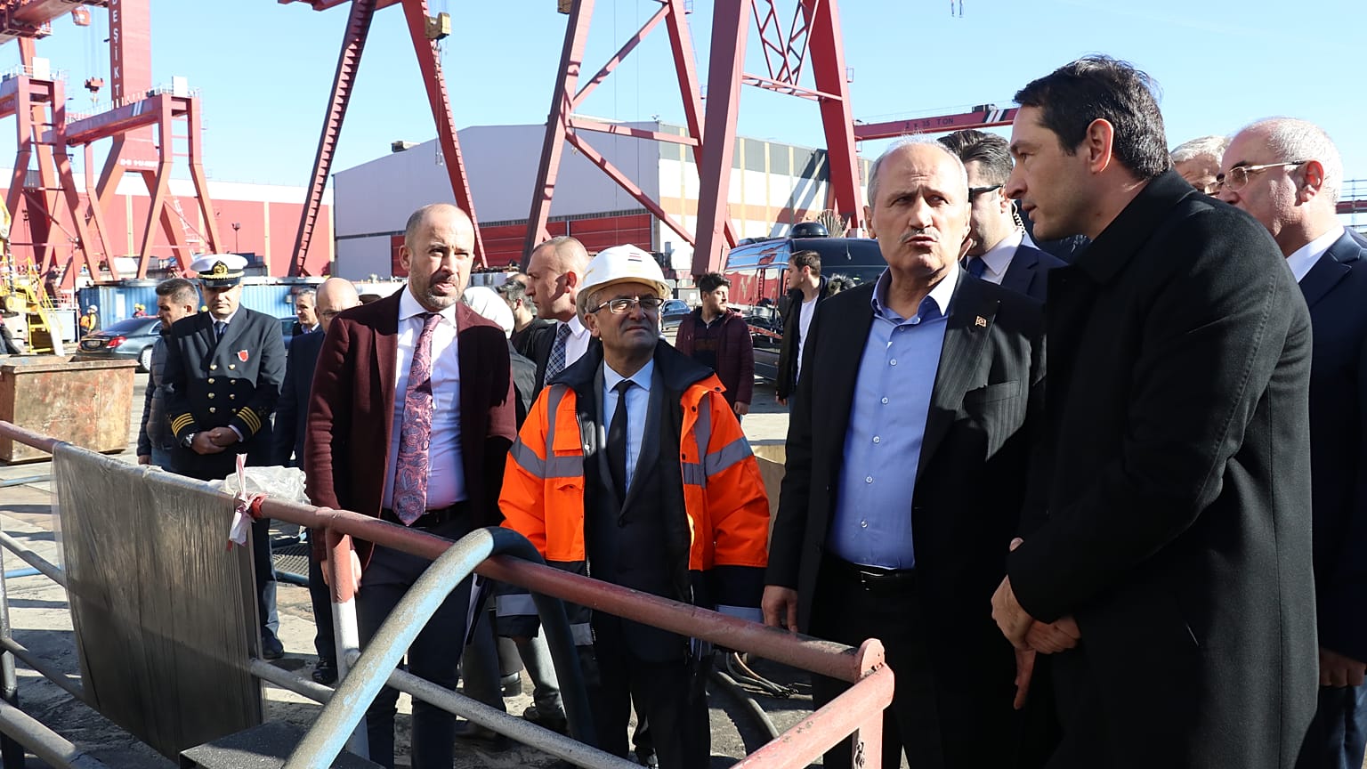 Ulaştırma ve Altyapı Bakanı Cahit Turhan 