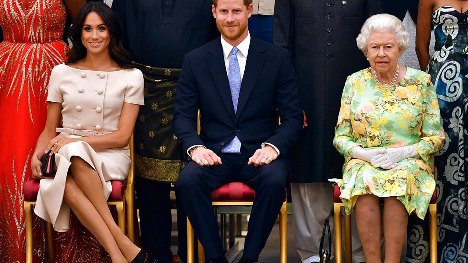 Los Duques de Sussex y la Reina Isabel II el 26.06.2018 en Buckingham Palace en Londres