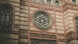 كندي من أصل لبناني اتُّهم بتفجير كنيس يهودي بباريس يقاضي أوتاوا