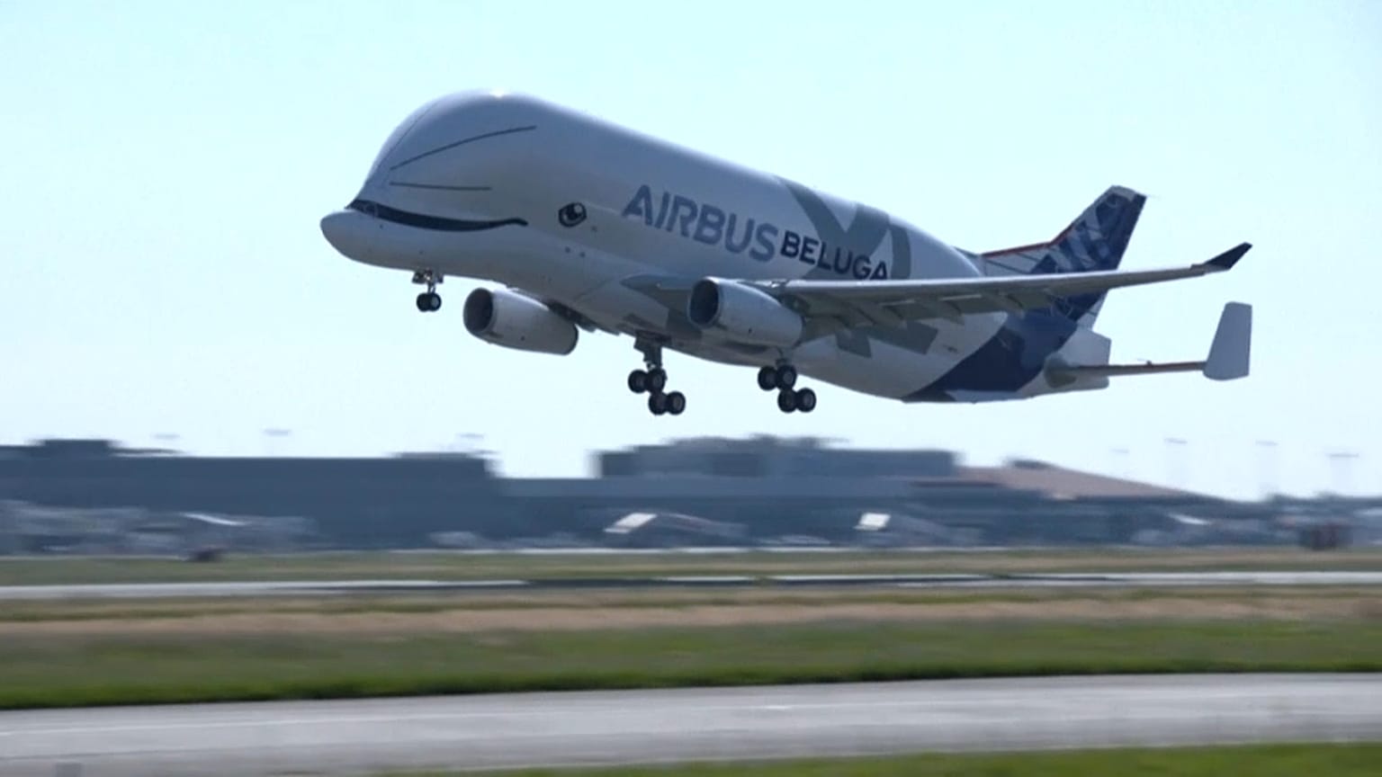 BelugaXL começa a voar