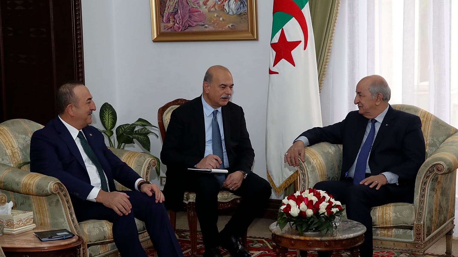الرئيس الجزائري يلتقي وزير الخارجية التركي في العاصمة الجزائر لبحث الازمة الليبية. 07/01/2020