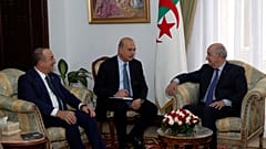الرئيس الجزائري يلتقي وزير الخارجية التركي في العاصمة الجزائر لبحث الازمة الليبية. 07/01/2020