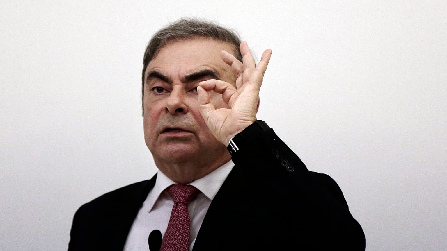 En plena huelga en Francia, Carlos Ghosn exige a Renault una pensión anual de 800.000 euros