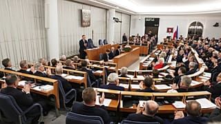 A százfős szenátus első ülése a tavalyi választások után