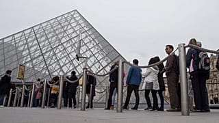 El Louvre reactiva el turismo en Francia, afectado por los atentados de 2015