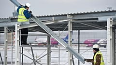 Elbontják a reptéri bádogcsúfságot