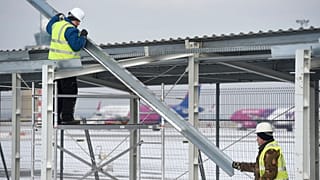 Elbontják a reptéri bádogcsúfságot