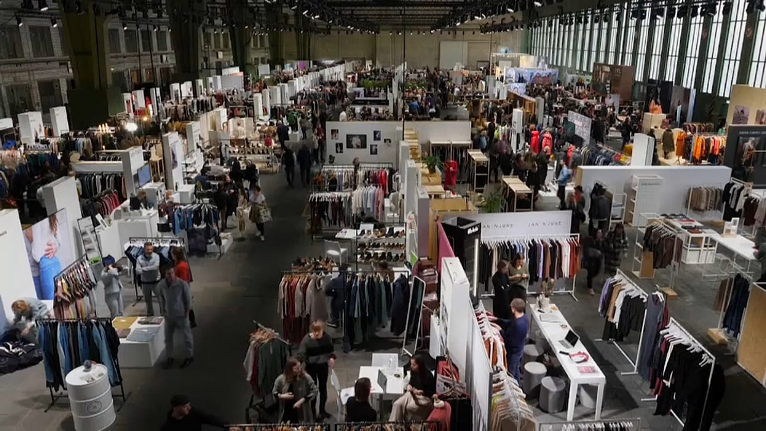 A Berlino la moda ''sostenibile'' realizzata con plastica e materiale riciclato