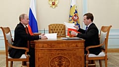 Vladimir Putin recebeu a carta de demissão do executivo de Dmitri Medvedev