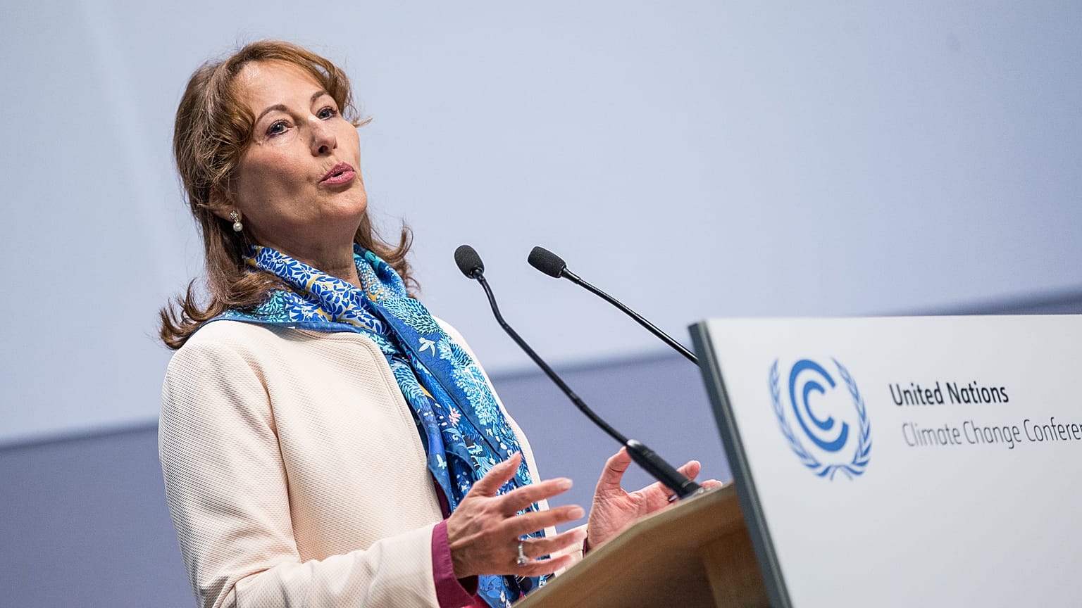 Francia: Segolene Royal indagata per peculato, licenziata da Macron