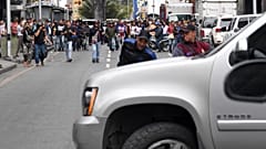 Deputados afastados com violência do parlamento venezuelano