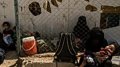 نساء وأطفال مرتبطون بمقاتلي جماعة الدولة الإسلامية في مخيم الهول 3 يونيو/حزيران 2019