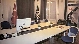 Τα γραφεία του Πρακτορείου Ανατολού στο Κάιρο μετά τη σύλληψη των τεσσάρων εργαζομένων από τις αρχές της Αιγύπτου.