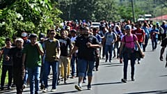 ABD'ye gitmek üzere yola çıkan 1000 göçmen Guatemala sınırına ulaştı 