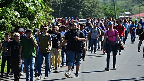 ABD'ye gitmek üzere yola çıkan 1000 göçmen Guatemala sınırına ulaştı 