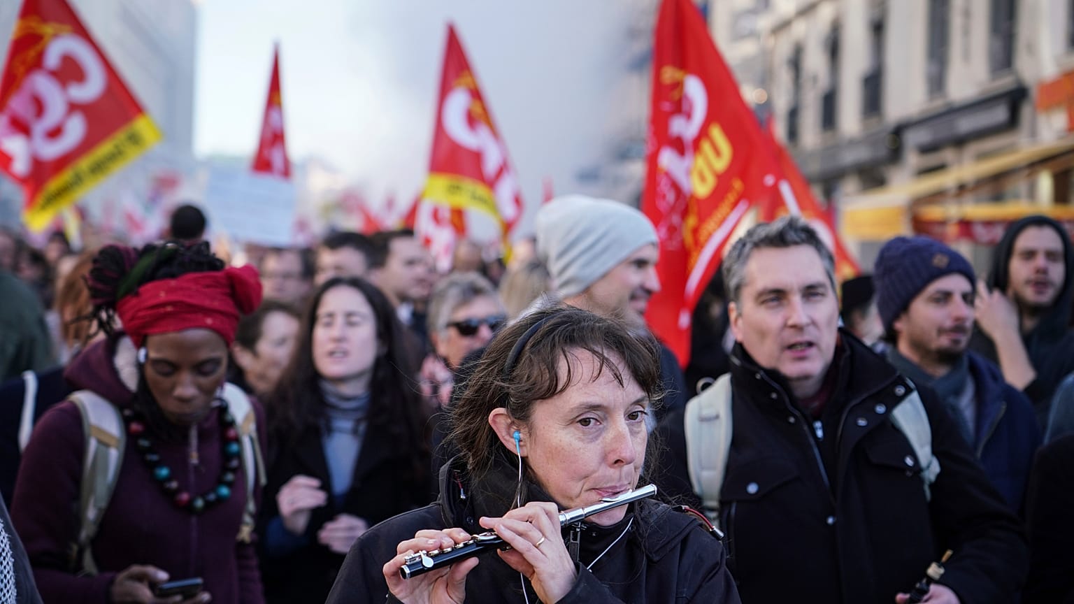 Manifestantes en la ciudad de Lyon, Francia, el 16 de enero de 2020. 