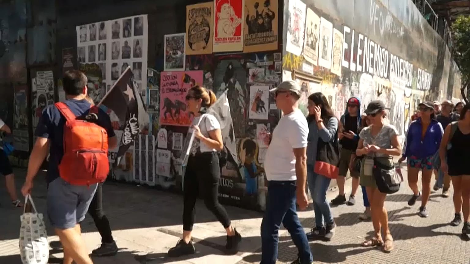 Las pintadas de las protestas en Chile: un recorrido turístico estremecedor