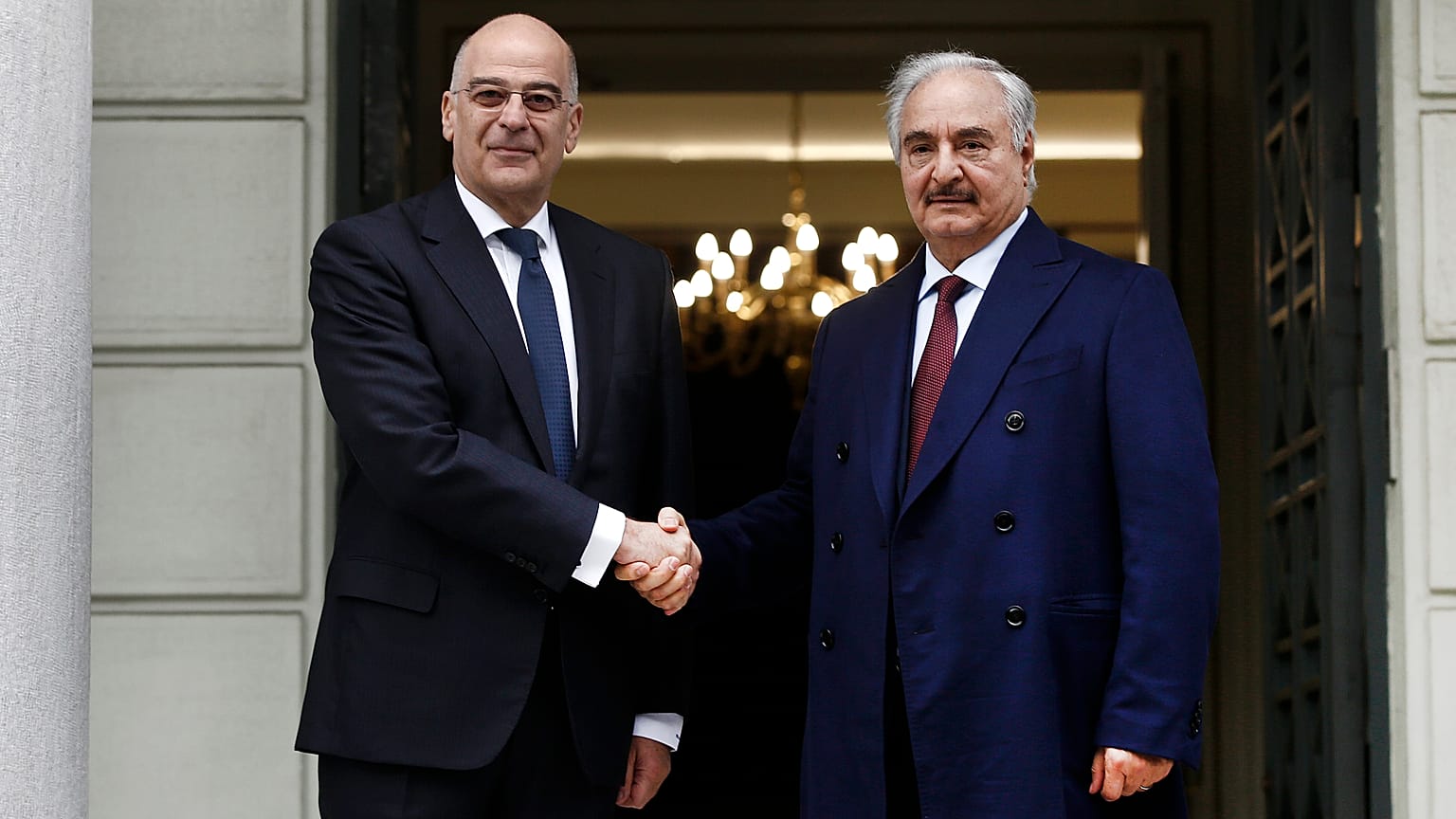 Ο υπουργός Εξωτερικών Νίκος Δένδιας υποδέχεται τον επικεφαλής του Λιβυκού Εθνικού Στρατού ΑΠΕ-ΜΠΕ/ΑΠΕ-ΜΠΕ/ΓΙΑΝΝΗΣ ΚΟΛΕΣΙΔΗΣ