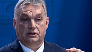 Orbán: egy centire voltunk attól, hogy kilépjünk a Néppártból