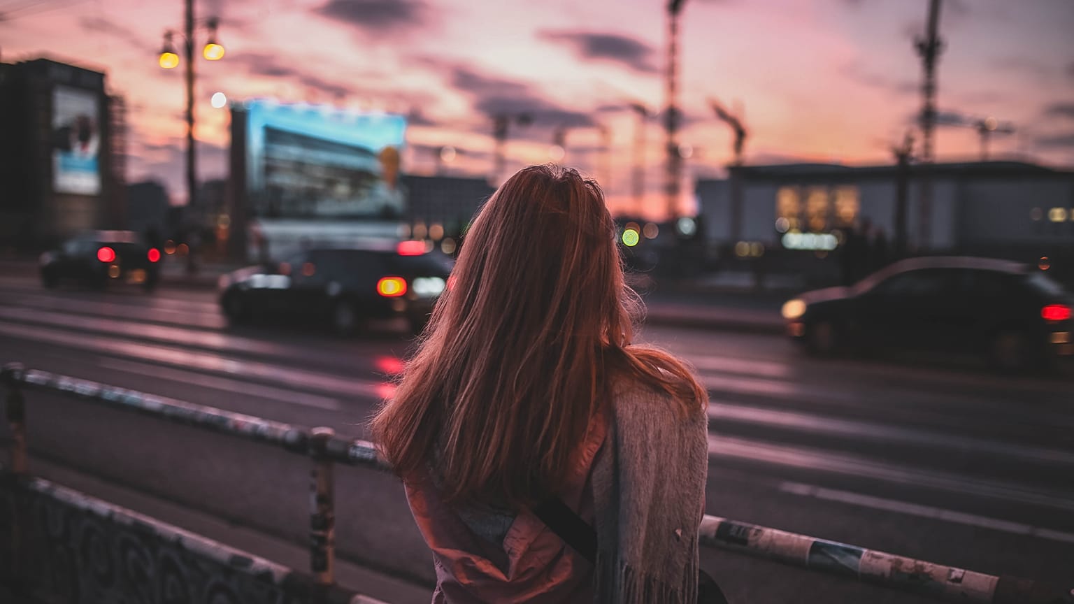 Woman in the city, air pollution