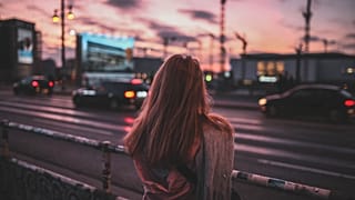 Woman in the city, air pollution
