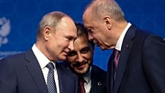 الرئيس التركي رجب طيب إردوغان إلى جانب نظيره الروسي فلادميير بوتين خلال لقاء جمعهما في إسطنبول في يناير 2020