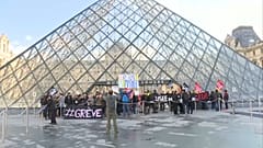 Nem engedték be a látogatókat a Louvre-ba a sztrájk miatt