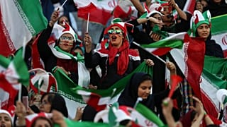 İran'ın başkenti Tahran'da futbol maçı izleyen kadın taraftarlar, 10 Ekim 2019