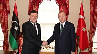 الرئيس التركي رجب طيب إردوغان ورئيس حكومة الوفاق الوطني الليبية  فايز السراج