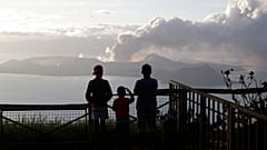 Philippines : le volcan Taal menace, la population s'adapte