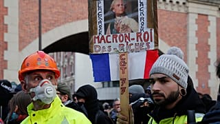 Sarı Yelekliler'in Paris'teki gösterileri şiddet olaylarına dönüştü: 40 gözaltı en az 20 yaralı