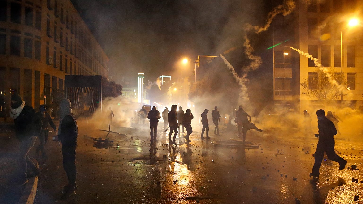 Lübnan'ın başkenti Beyrut'ta hükümet karşıtı protesto