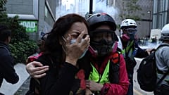 Χονγκ Κονγκ: Ταραχές και δακρυγόνα