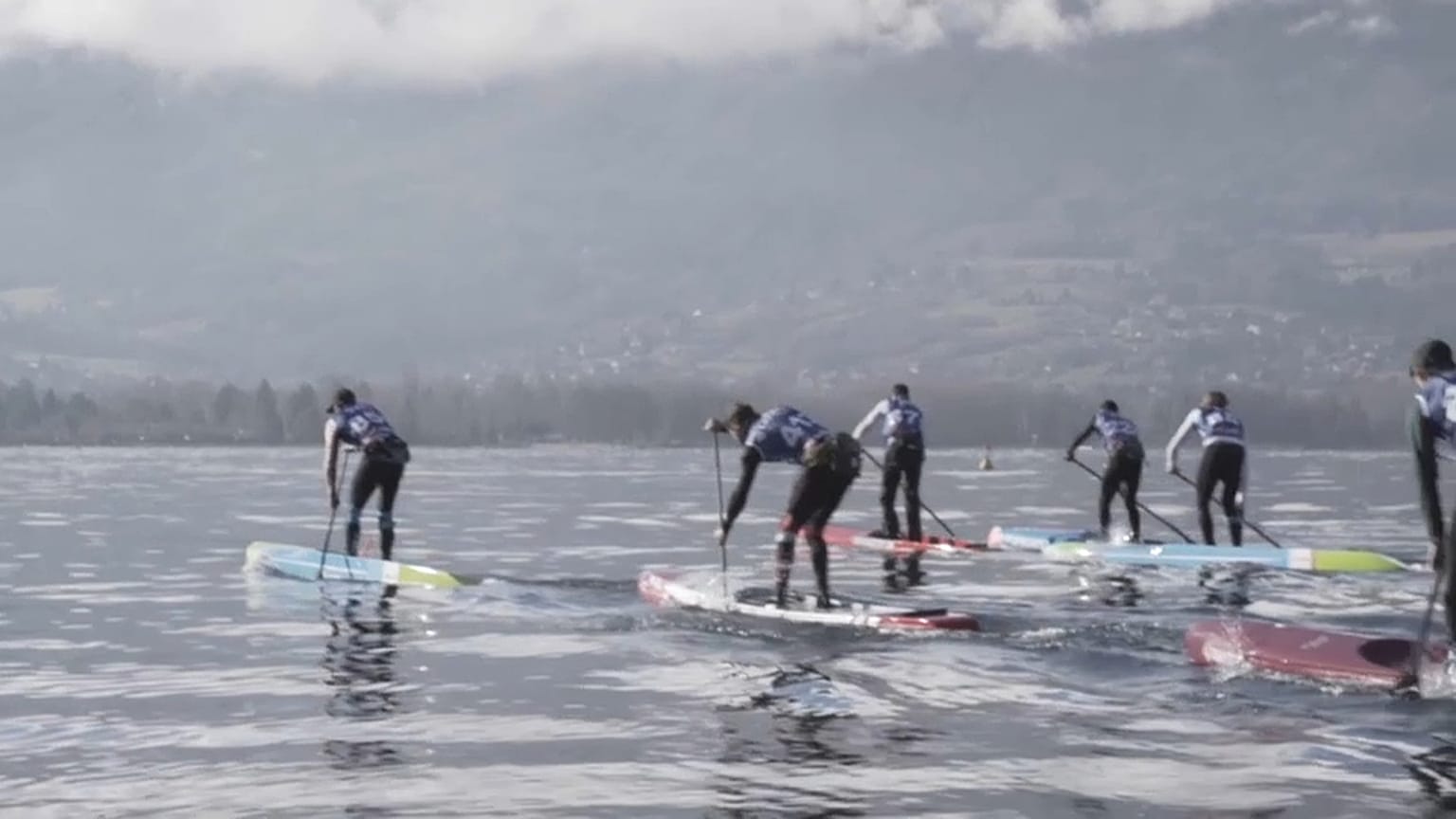 Stehpaddeln in Annecy: Kalt, nass und schnell