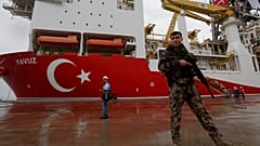 Έφτασε στη Τουρκία το τρίτο πλωτό γεωτρύπανο