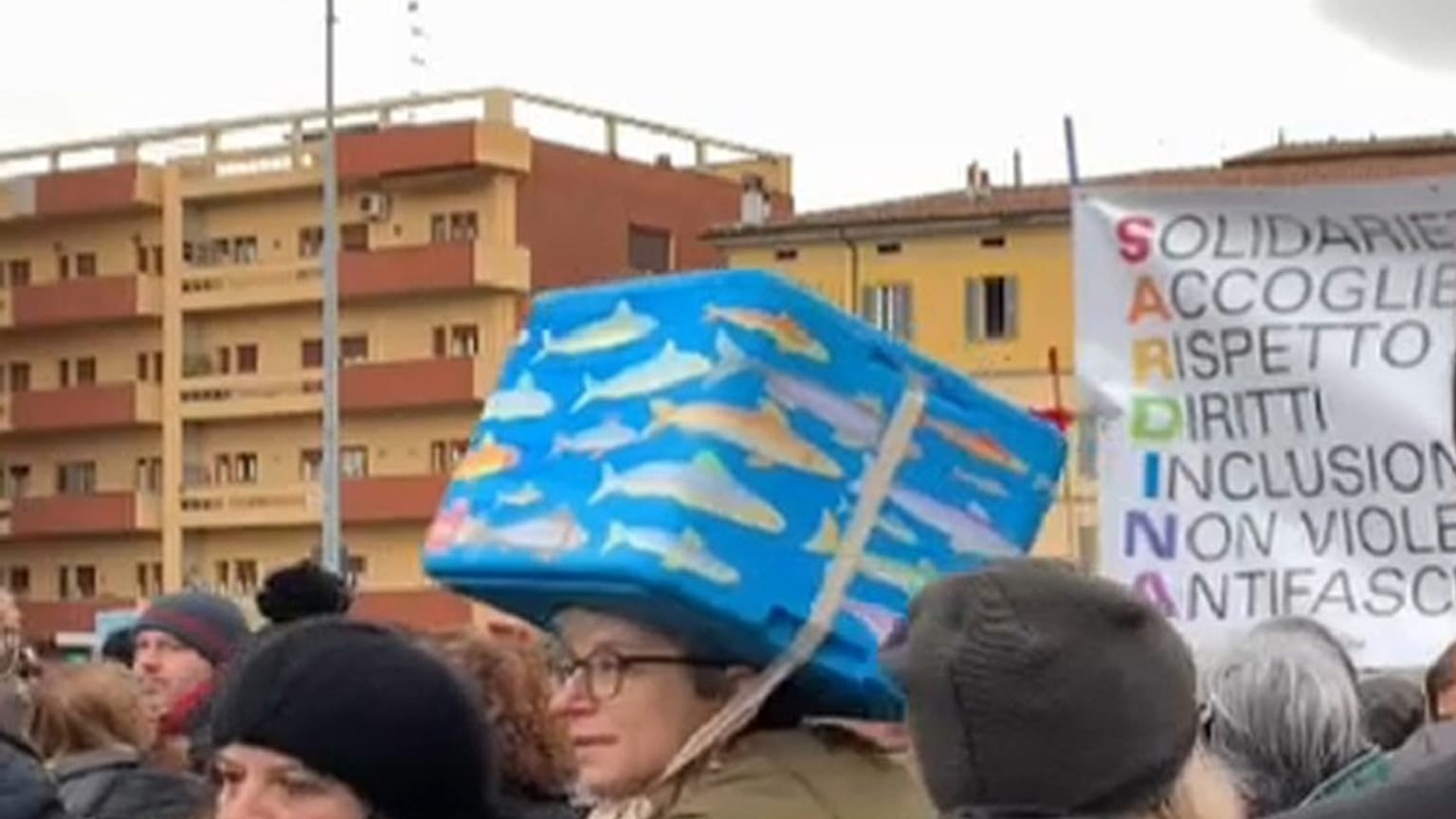 Olaszország: szardíniák az olasz szélsőjobb ellen