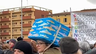 Olaszország: szardíniák az olasz szélsőjobb ellen