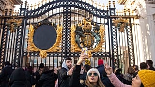 Nagy-Britannia: Harry és Meghan visszafizetne 940 millió forintnyi közpénzt