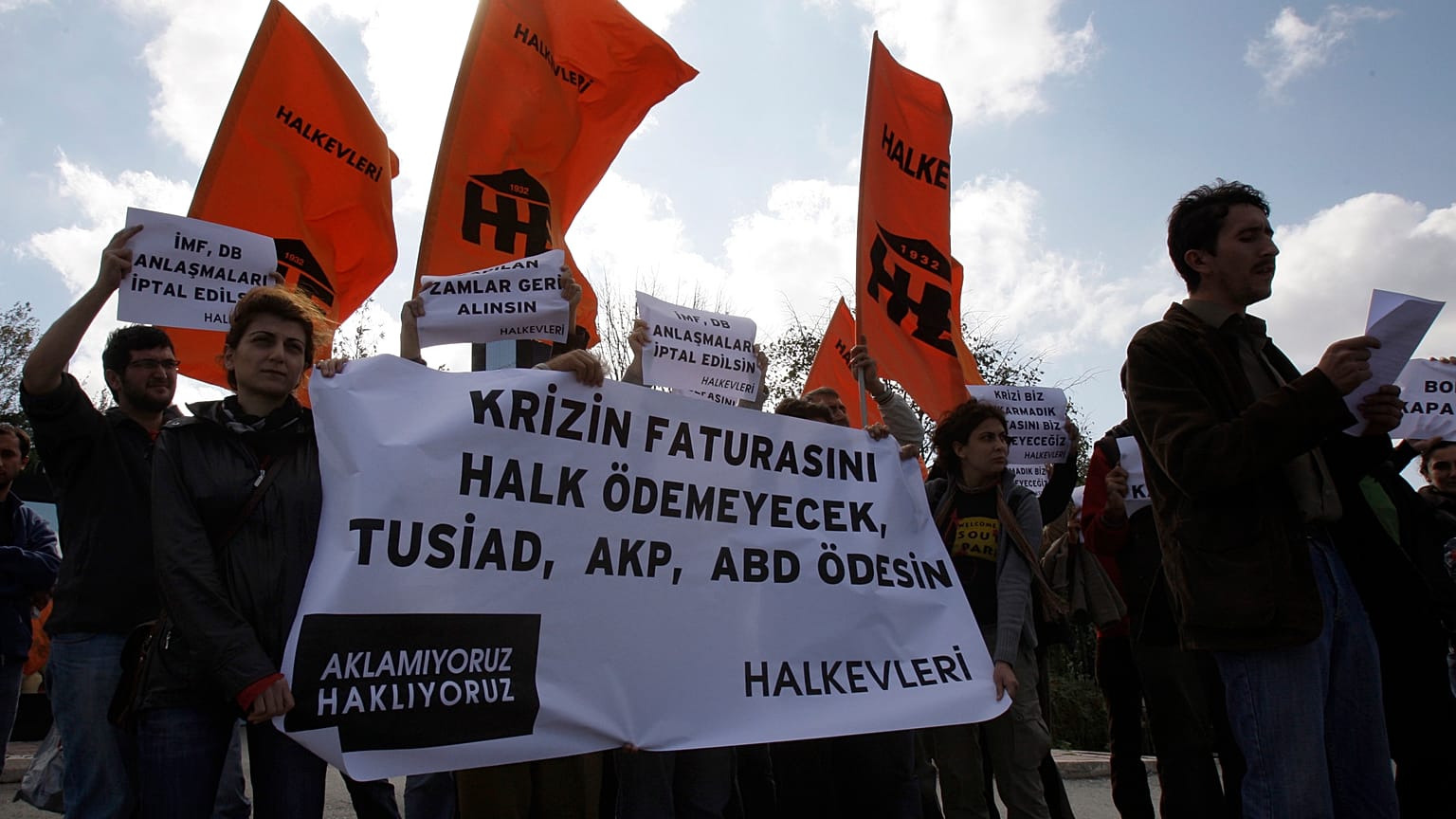 Halkevleri ekonomik krizle ilgili gösteri düzenledi