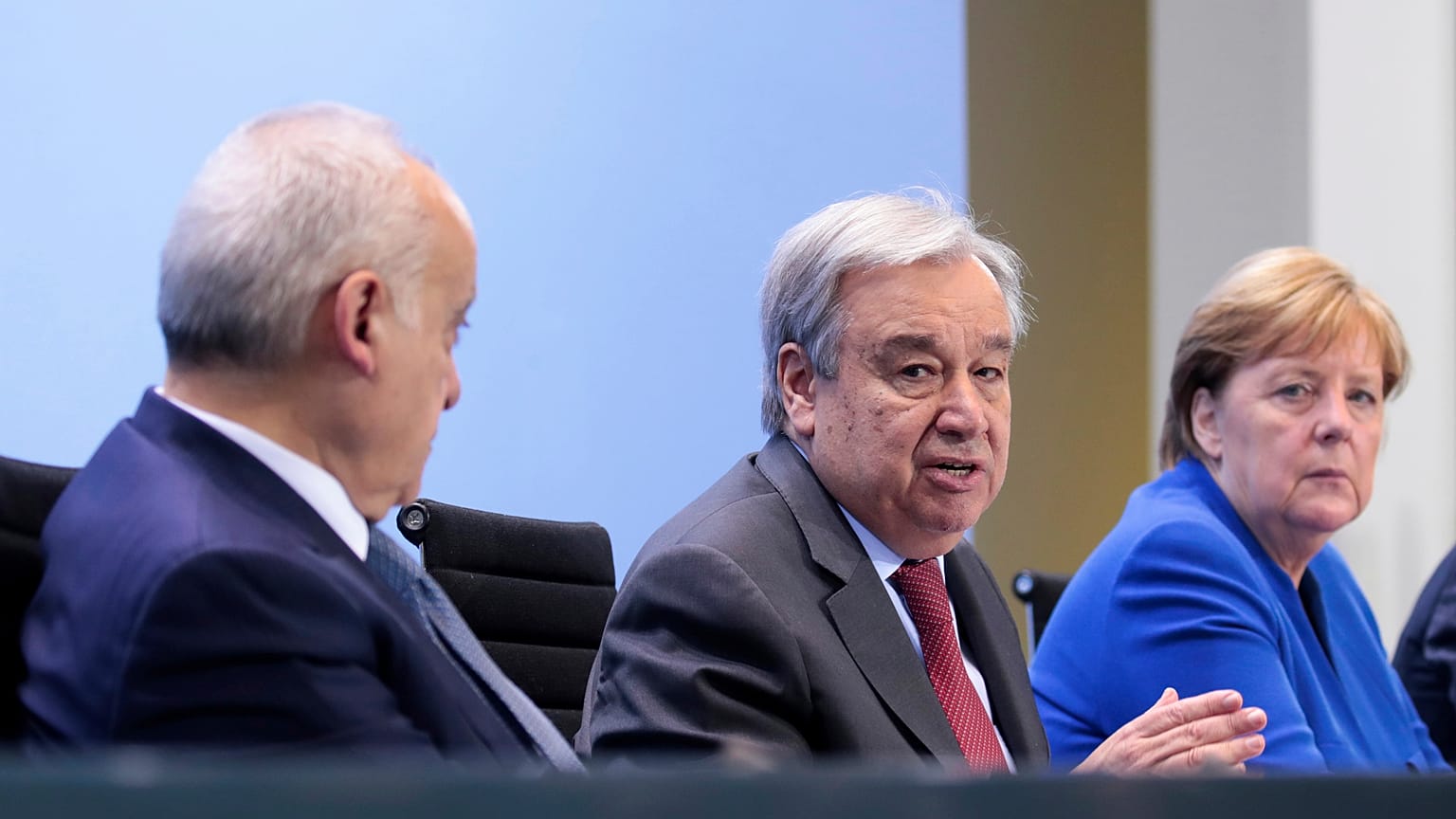 La Conferencia sobre Libia confirma el alto el fuego y acuerda un embargo de armas