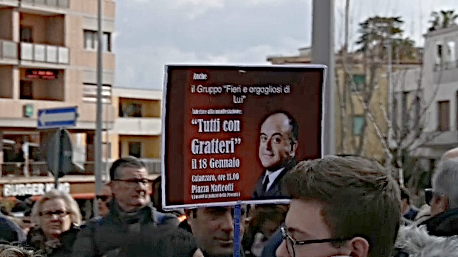 "Proteggiamo Gratteri". Calabresi in piazza a difesa del procuratore della DDA