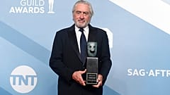 De Niro a SAG gálán, kezében életműdíjával