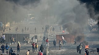مواجهات عنيفة بين متظاهرين و قوات الأمن في بغداد 