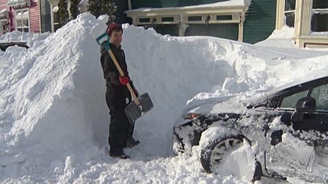 Nimm doch mal die Schaufel! Kanadische Provinz versinkt im Schnee 