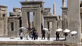 شلیک دو موشک به گردشگری ایران؛ بررسی ابعاد شوک گرانی بنزین و سرنگونی هواپیمای مسافربری