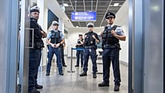 Polizeikontrolle am Frankfurter Flughafen