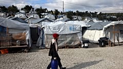 Αποφασισμένη η κυβέρνηση για τις κλειστές δομές - Τι απαντούν οι νησιώτες