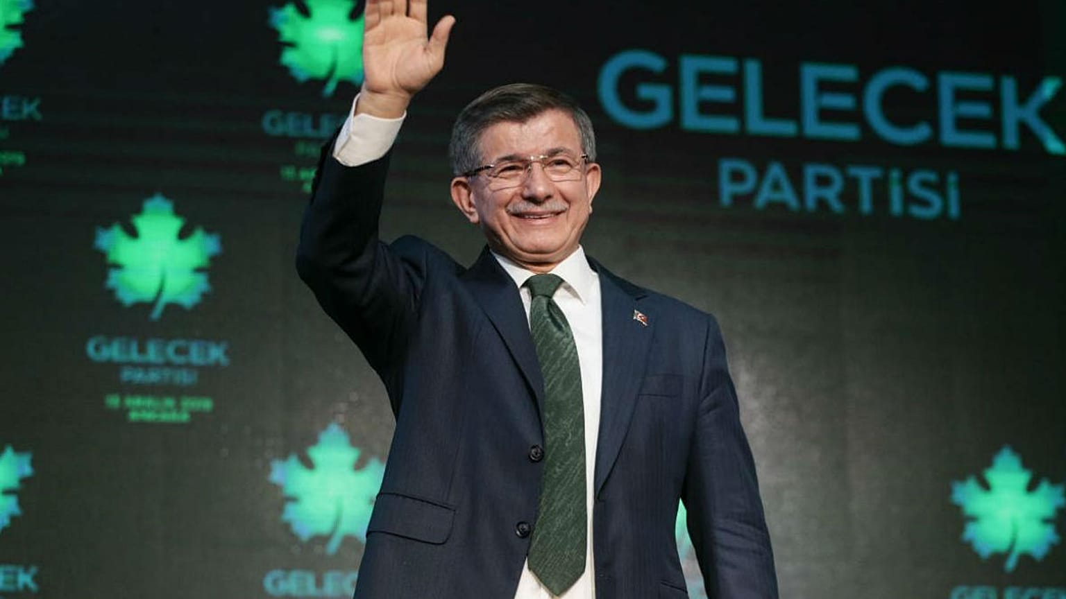 Eski Başbakan Davutoğlu'nun kurucuları arasında olduğu Bilim ve Sanat Vakfı'na kayyım atandı